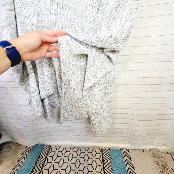 UNIVERSAL THREAD GRAY KNIT PONCHO, ONE SIZE FITS MOST - Picture 8 of 11